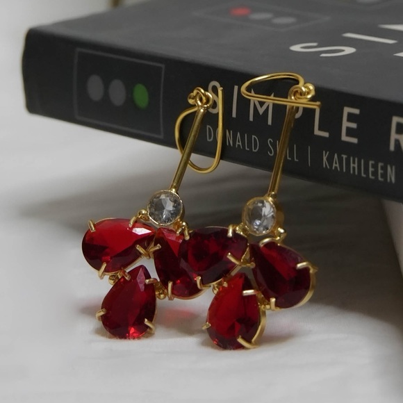 Zara brand new limited edition gold plated brass floral earrings for summer - Picture 2 of 4